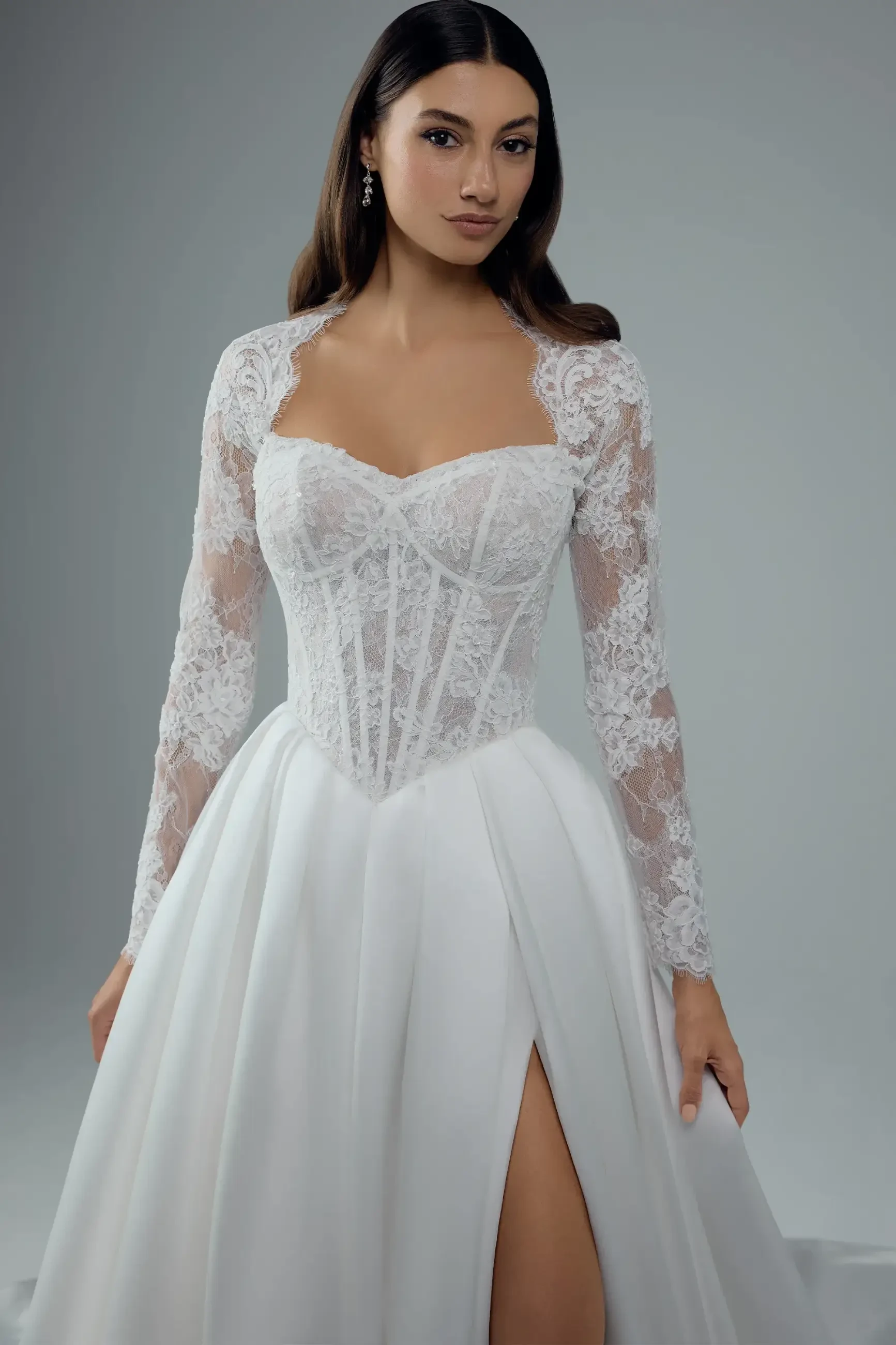 How to Find a Wedding Dress That Matches Your Wedding Theme. Desktop Image